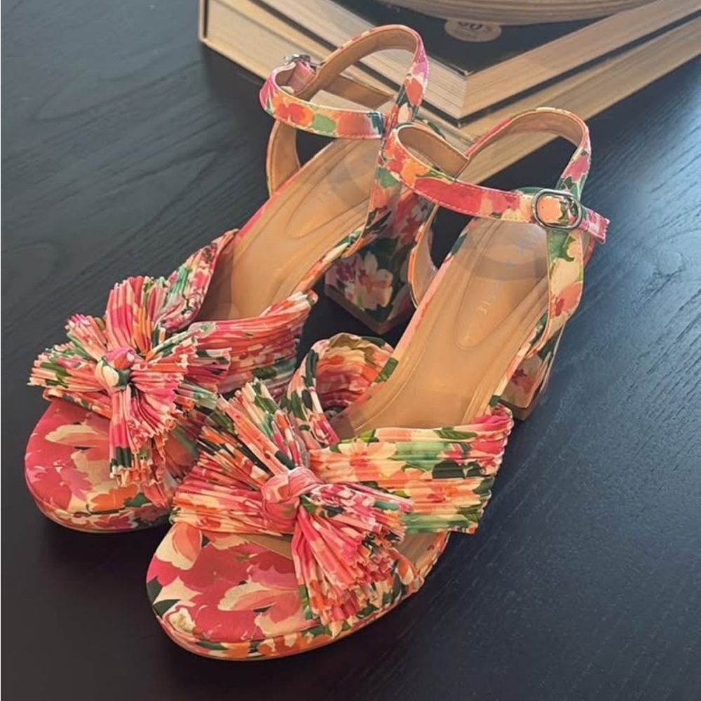 Floral Women's Sandals with Bow Accent